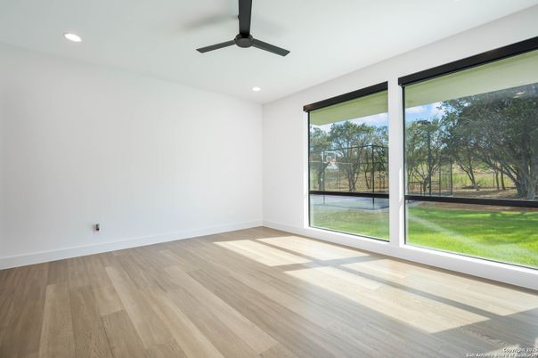 Empty room, Interior, Recessed Lighting, Wood Texture Flooring