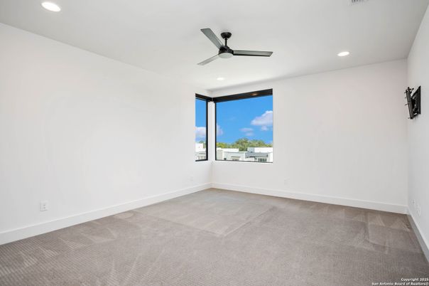 Empty room, Interior, Recessed Lighting
