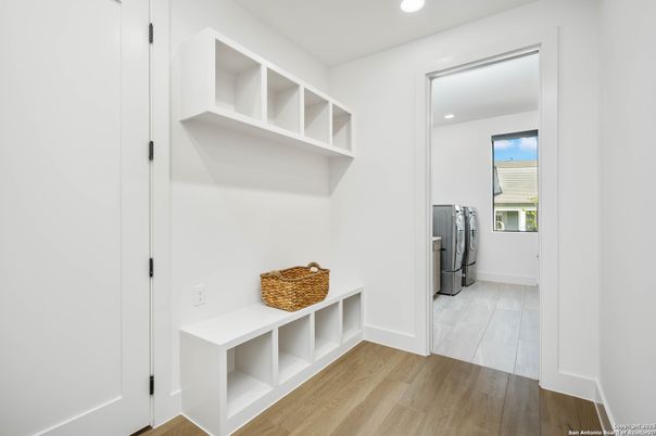 Interior, Recessed Lighting, Washer, Wood Texture Flooring