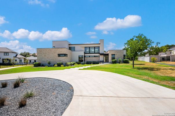 Backyard, Exterior, Facade, Brick Facade, Modern