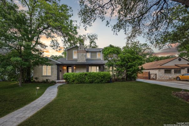 Backyard, Exterior, Facade, Split Level