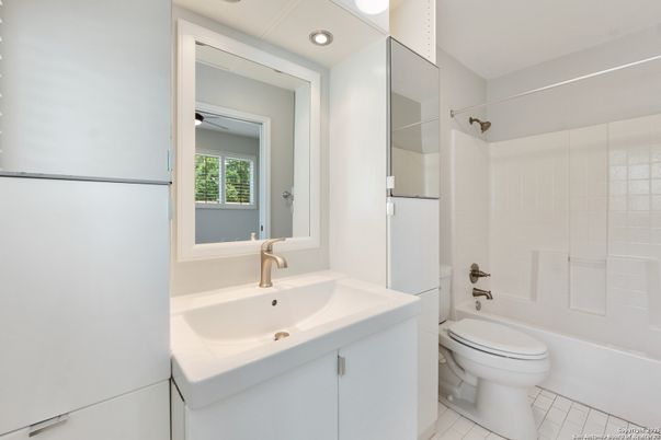 Bathroom, Interior, Recessed Lighting