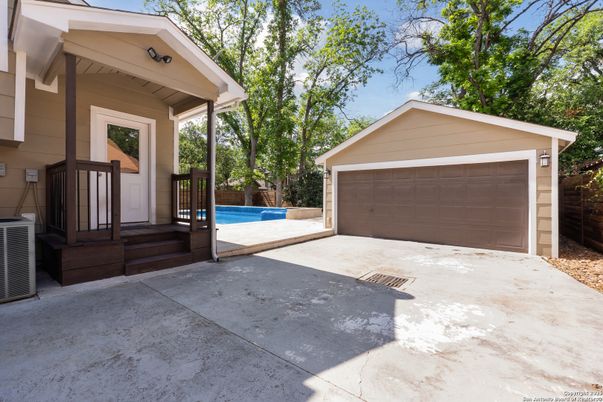 Detached Garage, Exterior