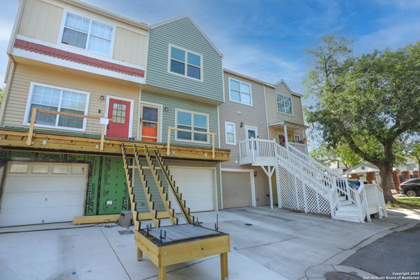 Attached, Exterior, Facade, Rowhouse