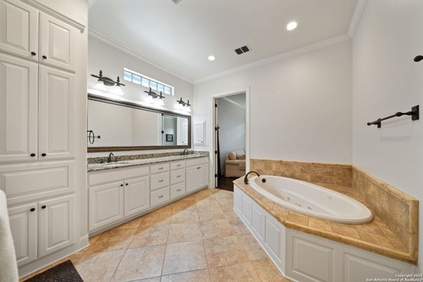 Bathroom, Dual Sink Vanities, Interior, Recessed Lighting