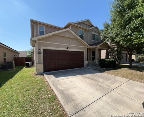 Attached, Exterior, Facade, American Craftsman
