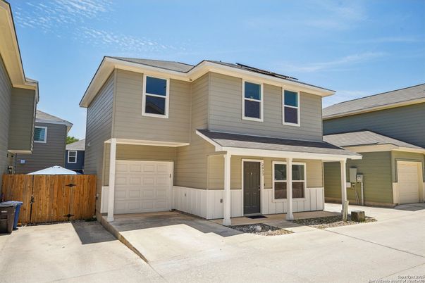 Attached, Exterior, Facade, Rowhouse