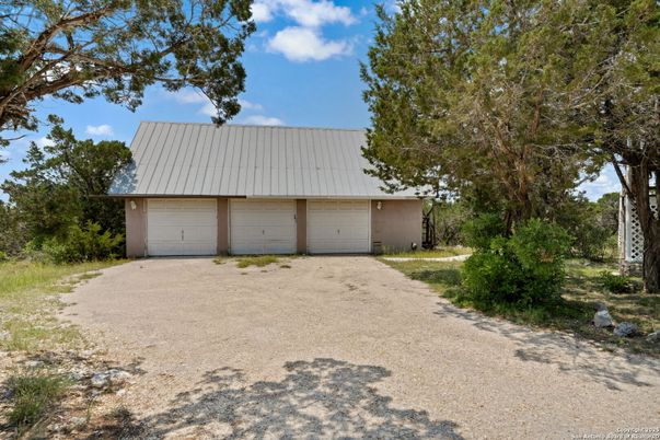 Detached Garage, Exterior