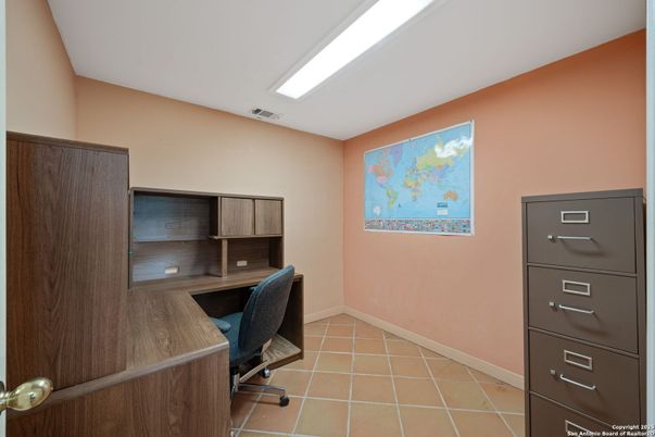Home Office, Interior
