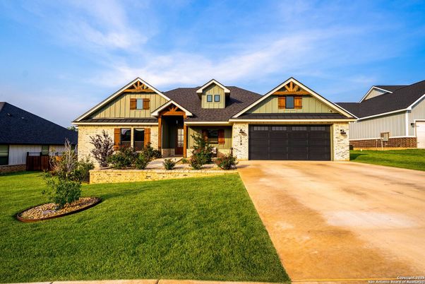 Attached, Exterior, Facade, Ranch