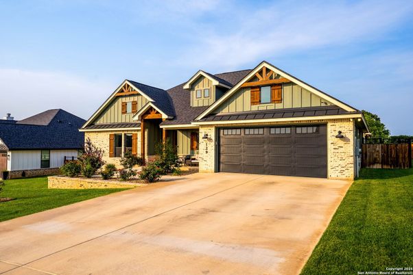 Attached, Exterior, Facade, Farmhouse