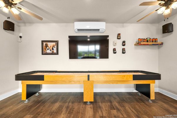 Game Room, Interior, Wood Texture Flooring