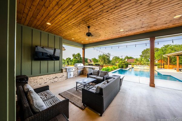 Exterior, Pool