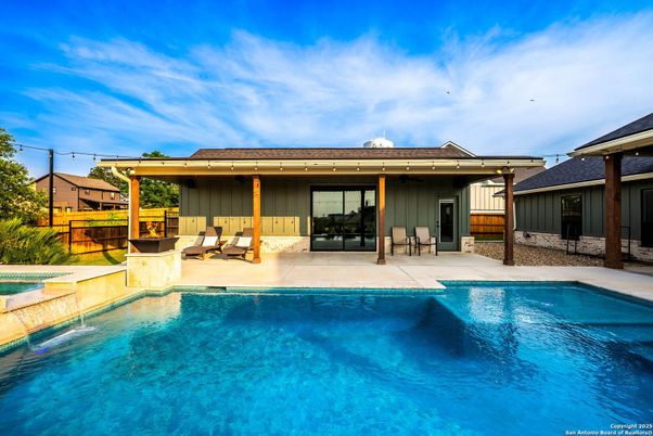 Exterior, Pool
