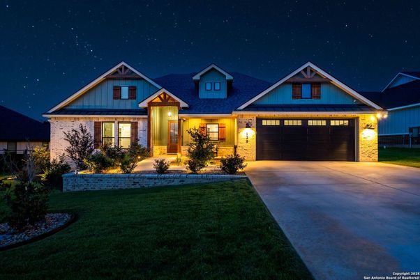 Attached, Exterior, Facade, Farmhouse