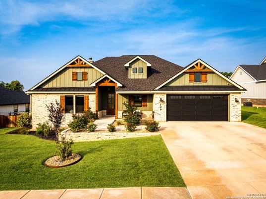 Attached, Exterior, Facade, Farmhouse