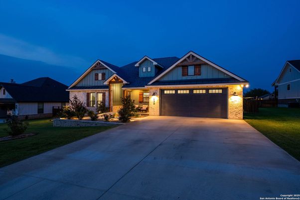 Attached, Exterior, Facade, Farmhouse
