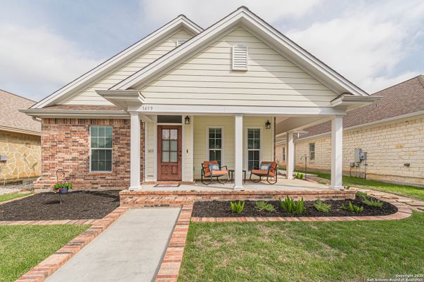 Exterior, Facade, Brick Facade, American Craftsman