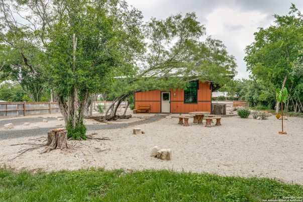 Backyard, Exterior