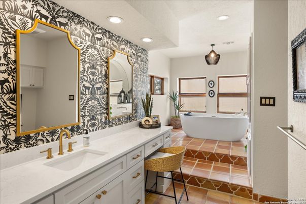 Bathroom, Dual Sink Vanities, Free Standing Baths, Interior, Recessed Lighting