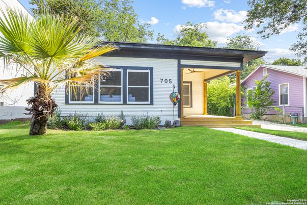 Backyard, Exterior, Facade, Ranch