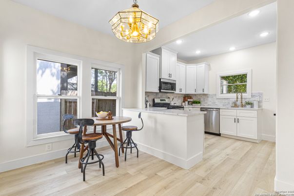 Chandelier, Dining room, Interior, Kitchen, Recessed Lighting, Wood Texture Flooring