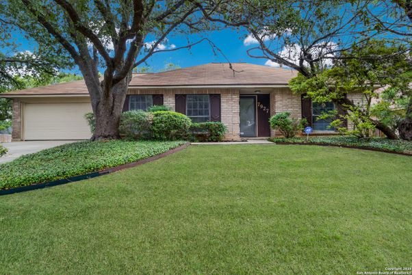 Attached, Backyard, Exterior, Facade, Brick Facade, Ranch