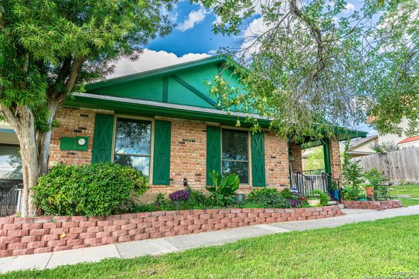 Exterior, Facade, Brick Facade, American Craftsman