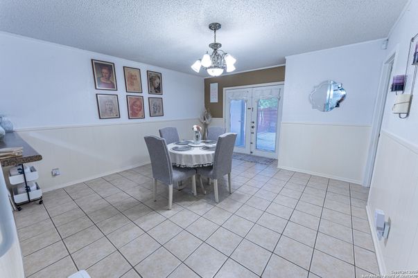 Chandelier, Dining room, Interior