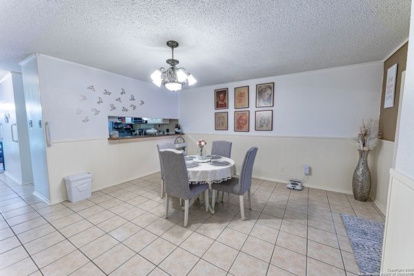 Chandelier, Dining room, Interior, Pendant Lights