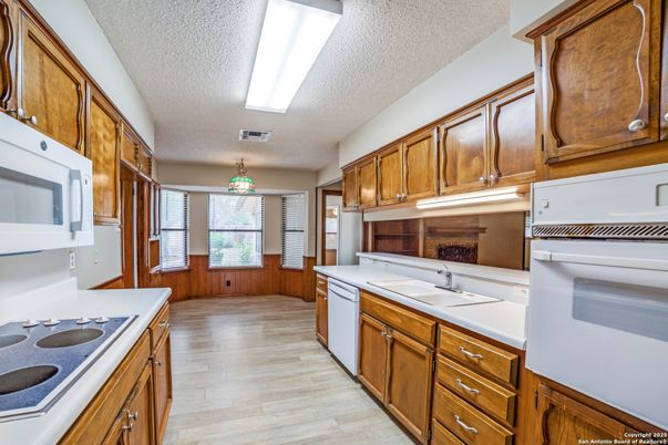 Interior, Kitchen, Pendant Lights, Wood Texture Flooring