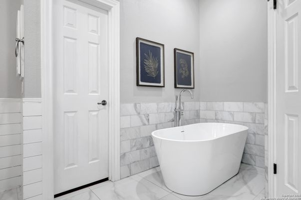 Bathroom, Free Standing Baths, Interior, Marble, Marble Walls