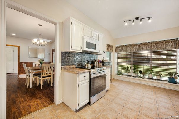 Chandelier, Dining room, Interior, Kitchen, Recessed Lighting, Stainless Steel Appliances