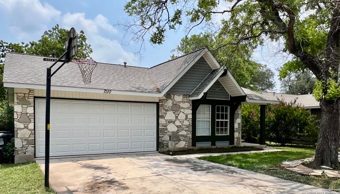 Attached, Exterior, Facade, Ranch