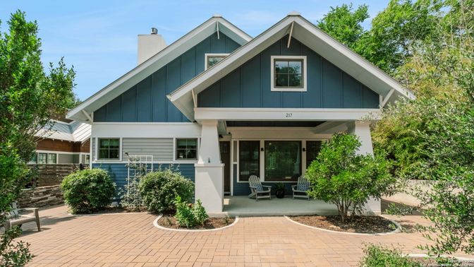 Exterior, Facade, American Craftsman