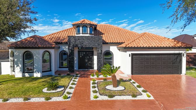 Attached, Exterior, Facade, Spanish Mediterranean