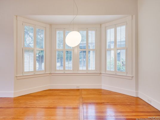 Empty room, Interior, Pendant Lights, Wood Texture Flooring