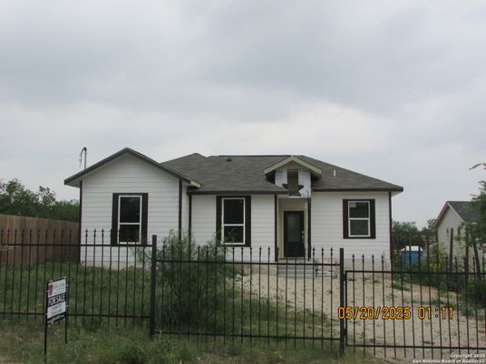 Backyard, Exterior, Facade, Ranch