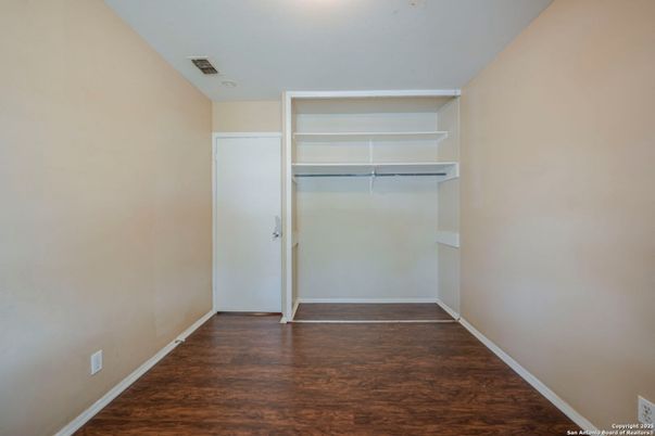 Interior, Walk-in Closets, Wood Texture Flooring