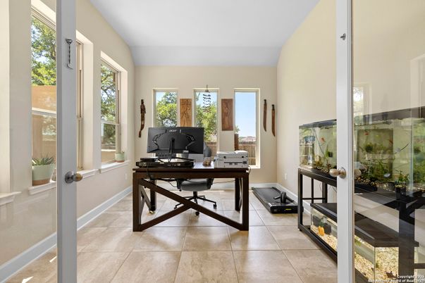 Home Office, Interior