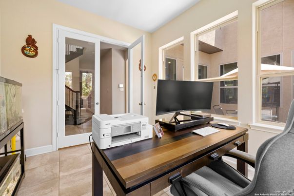 Home Office, Interior