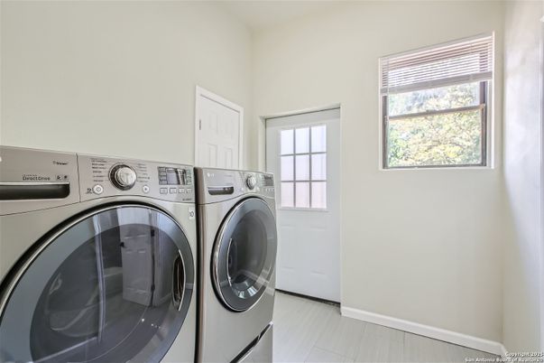 Interior, Washer, Wood Texture Flooring