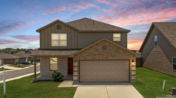 Attached, Exterior, Facade, Brick Traditional
