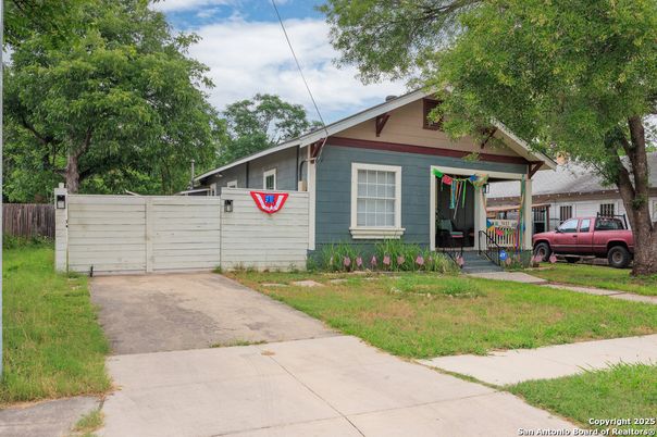 Backyard, Exterior, Facade, American Craftsman