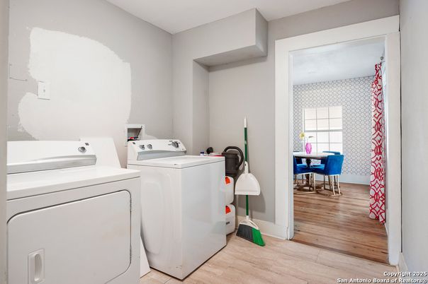 Interior, Washer, Wood Texture Flooring