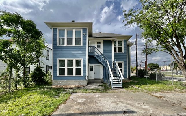 Exterior, Facade, American Foursquare