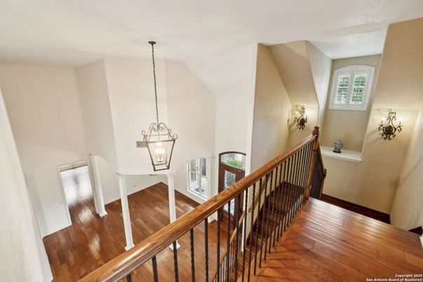 Interior, Pendant Lights, Wood Texture Flooring