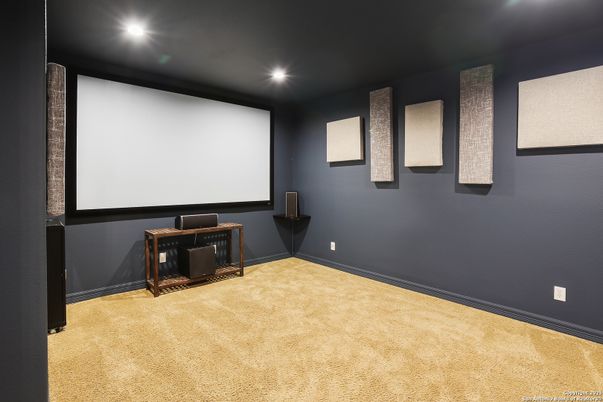Interior, Projection Screen, Recessed Lighting, Theatre Room