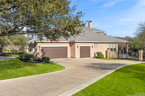 Attached, Exterior, Facade, Ranch