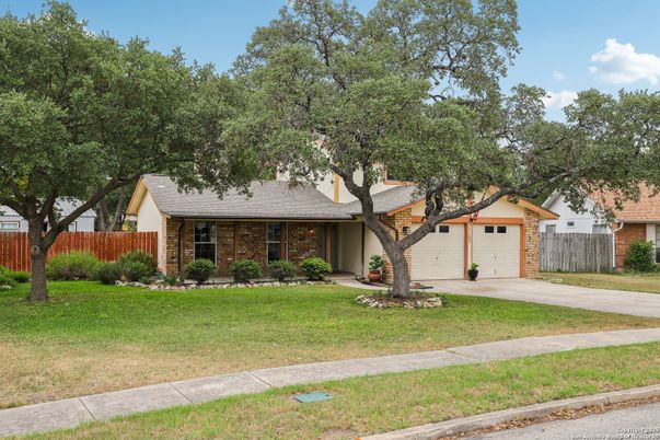 Attached, Exterior, Facade, Brick Facade, Ranch